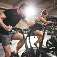 ¿Por qué los ciclistas deben acudir al gimnasio?