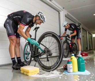 Como Limpian La Bicicletas Los Profesionales De Ciclismo De Ciclismo