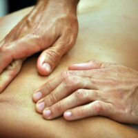 Masaje o electroestimulación que elegir si eres ciclista
