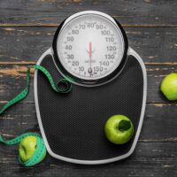 ¿Cuánto trabajo tienes que hacer en bicicleta para bajar 1 kg?