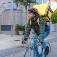Cuatro profesiones ideales para ejercer en bicicleta en España