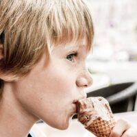 Modera el consumo de alimentos industrializados que perjudican tu salud