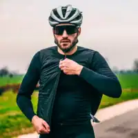Descubre la nueva colección Fly de Castelli: Calidez, protección y estilo para este otoño-invierno
