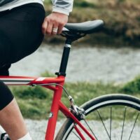Prevén el dolor lumbar con estos consejos para evitar el retroceso del sillín
