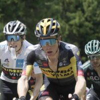 Revolución en el Pelotón: La Nueva Normativa UCI para Maillots 2025