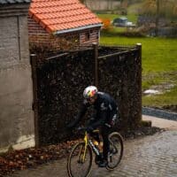 Visma-Lease a Bike ya entrena con el sistema Gravaa KAPS: ¿Revolución en las Clásicas 2025?