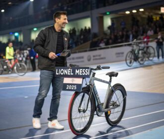 Messi Entra Al Pelotón: La Bicicleta Personalizada De Leo Llegará En 2025