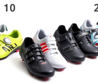 Colección De Las Mejores Zapatillas De Ciclismo De Carretera 2025 Dispuestas En Fila Mostrando Diferentes Modelos, Colores Y Sistemas De Cierre