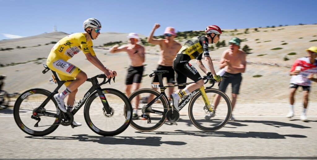 Pogacar estrena una nueva Colnago Y1R